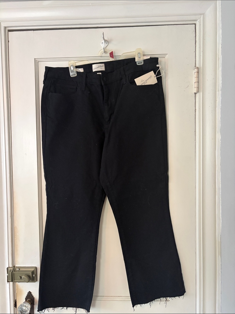 Universal Thread Black Cropped Straight Women’s Jeans
